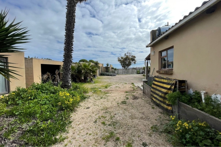 5 Bedroom Property for Sale in Stompneus Bay Western Cape